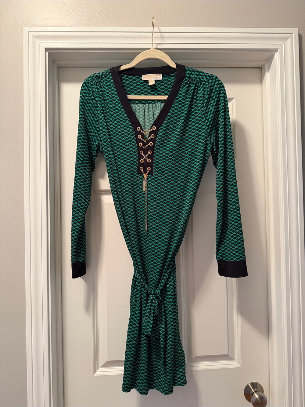 MICHAEL Michael Kors Green Lace-Up V-Neck Long Sleeve Dress with Black Trim
